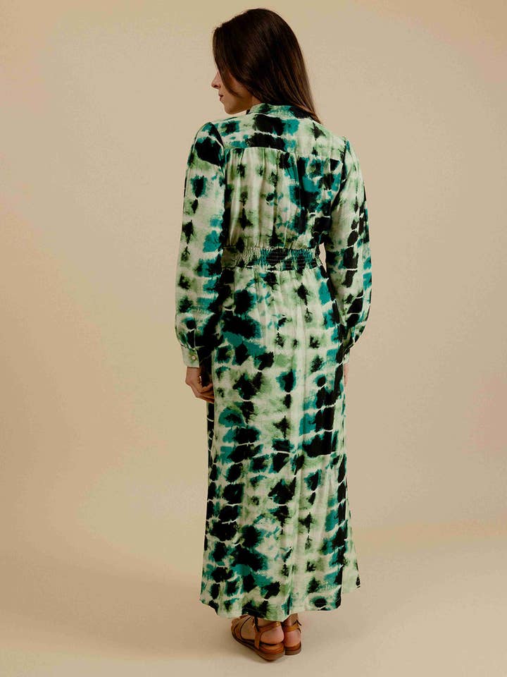 EMILIE K - Vendita all'ingrosso Vestito - Donna - Abito midi MARLENE con stampa tie-dye, colletto alla coreana e bottoni4