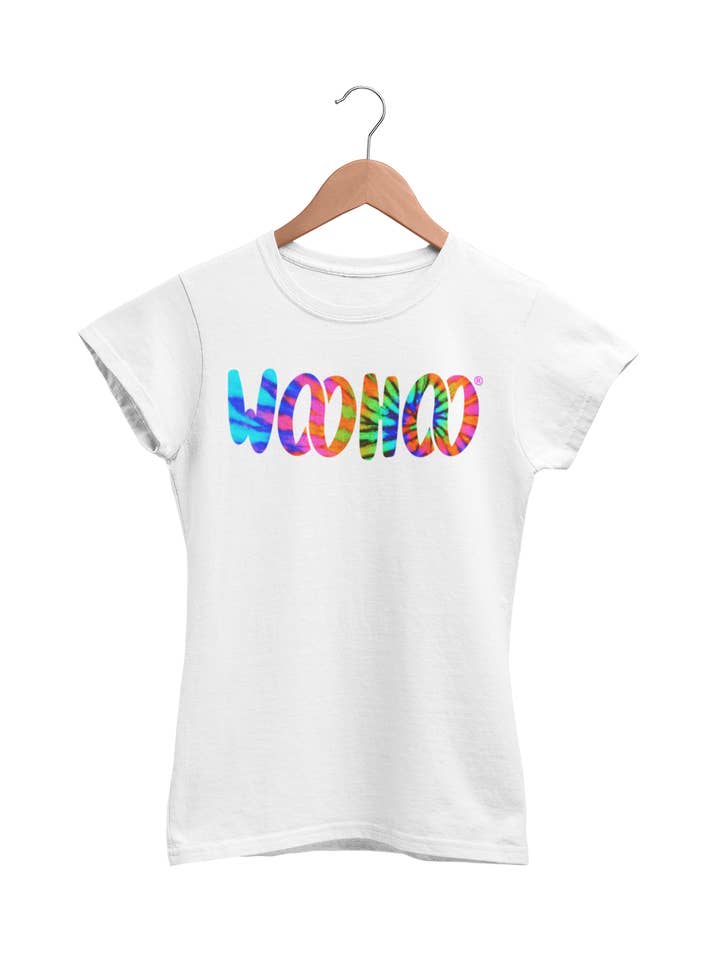 T-shirt WooHoo pour femme Comfy Fun Tie Dye Police - #5 pour la vente par WooHoo Apparel