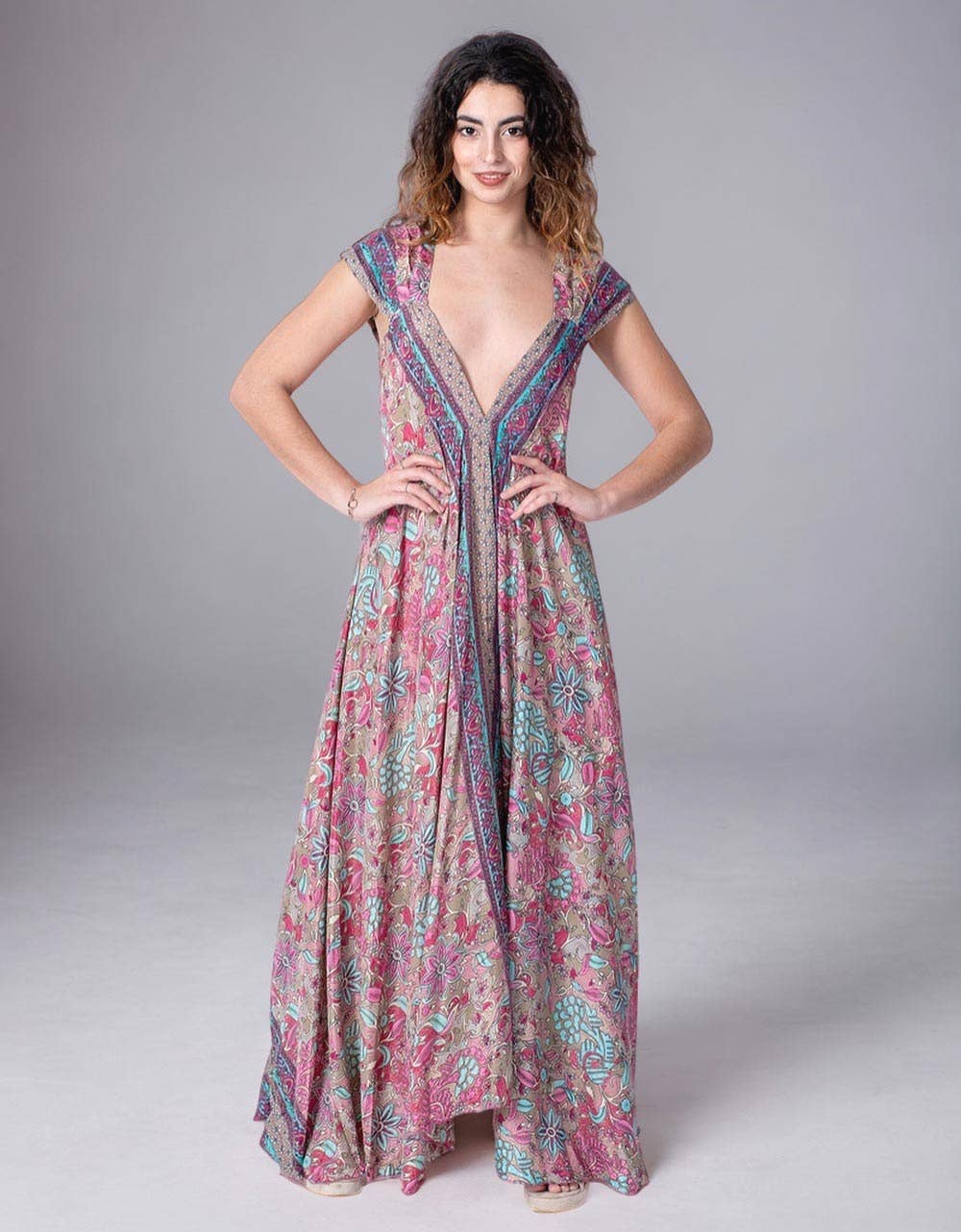 Roos KM2019B - Dames lange zijden jurk met bloemenprint voor groothandel op Faire1