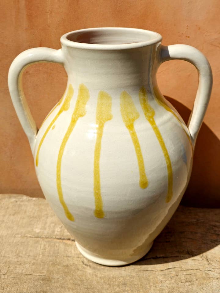 Traditionell emaljvas. för wholesale av Cerámica Roca Caus