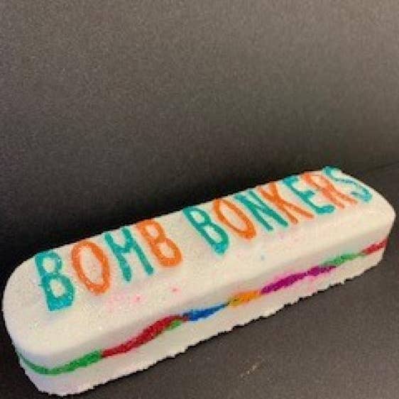 Bombe de bain Bonkers Rainbow Block pour la vente par Bomb bonkers