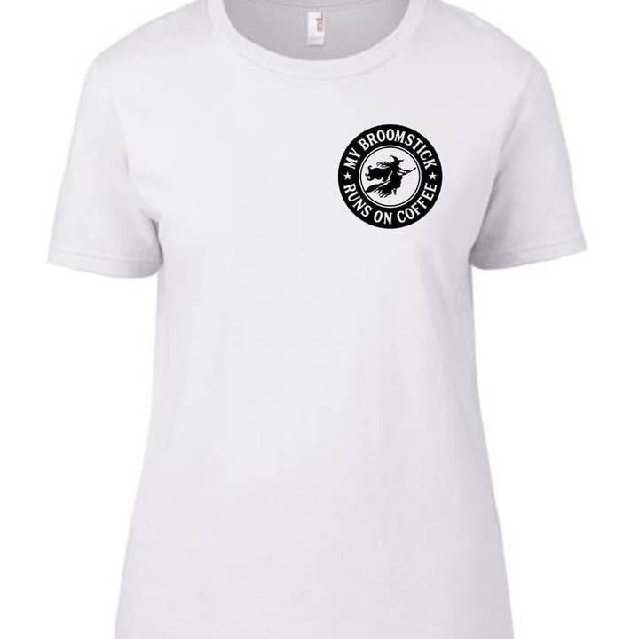 Mijn bezemsteel loopt op koffie t-shirt voor wholesale door Willow & Fleur UK