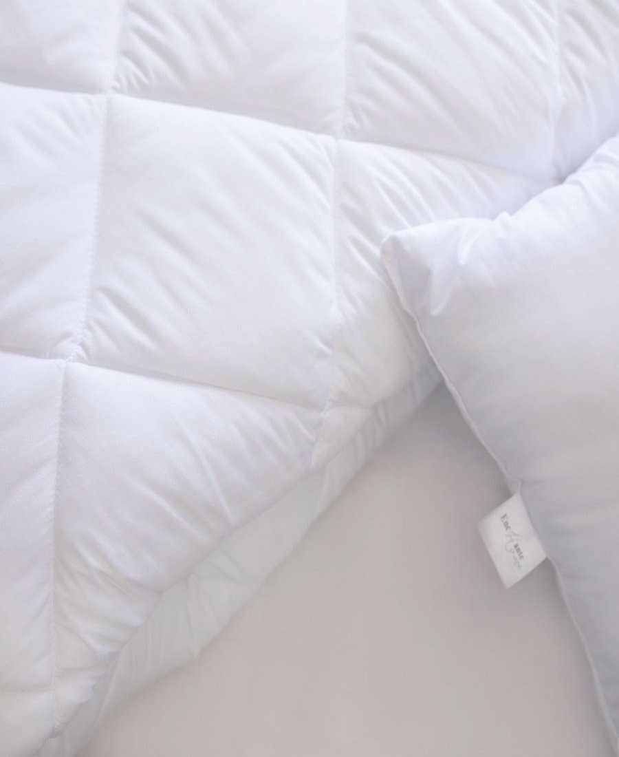 Enchante Home Down Alternative Microfiber Comforter