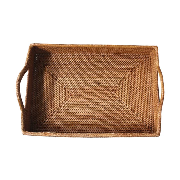Plateau de service rectangulaire en rotin pour la vente par The Artisan and Company
