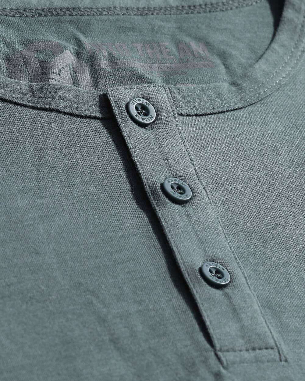 INTO THE AM – Großhandel T-Shirt – Herren – Langarm-Henley-Shirt für Herren (Marke)55