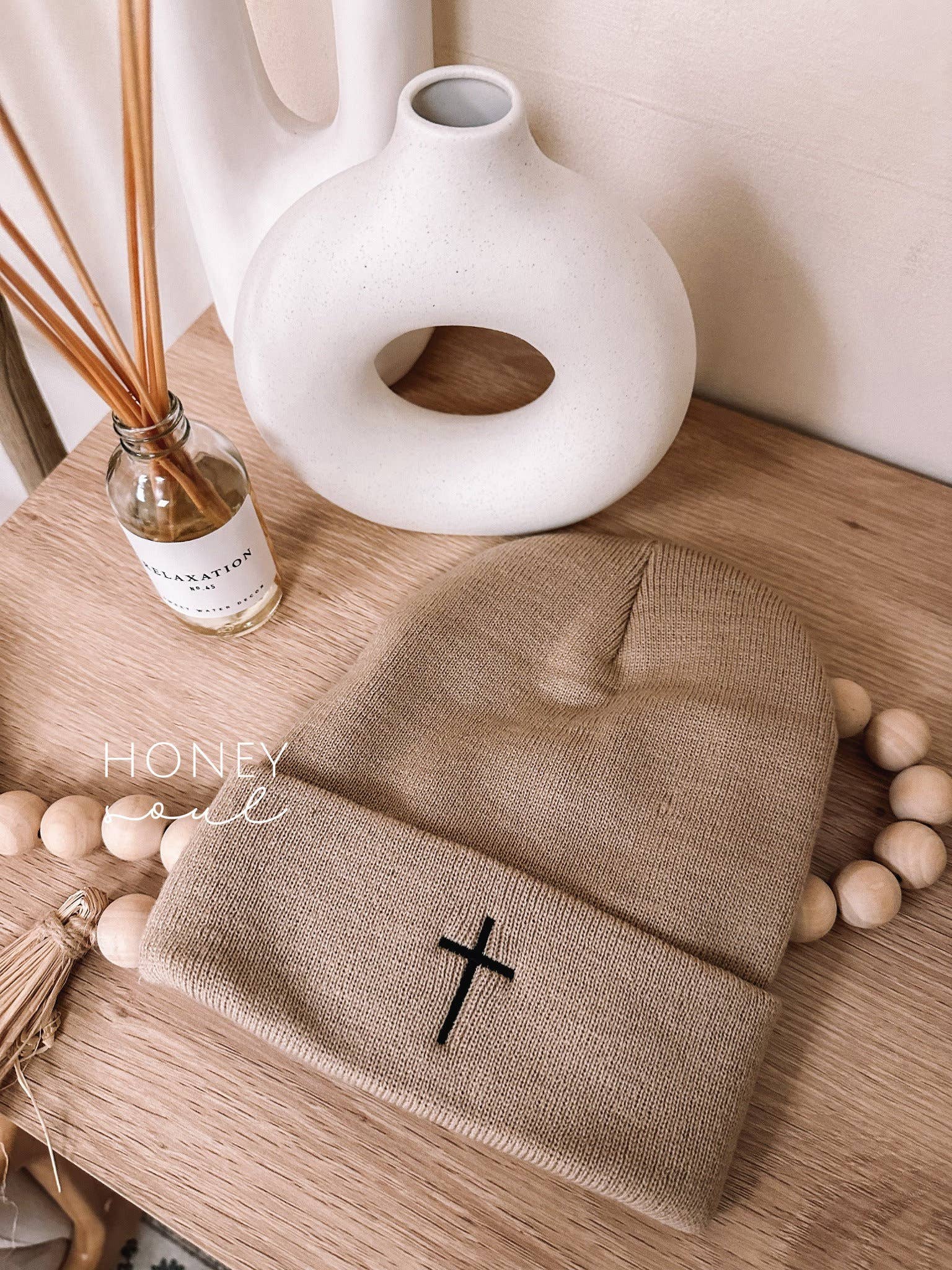 Honey Soul LLC – wholesale Mössa - Dam – Broderad Cross Stickad Mössa2