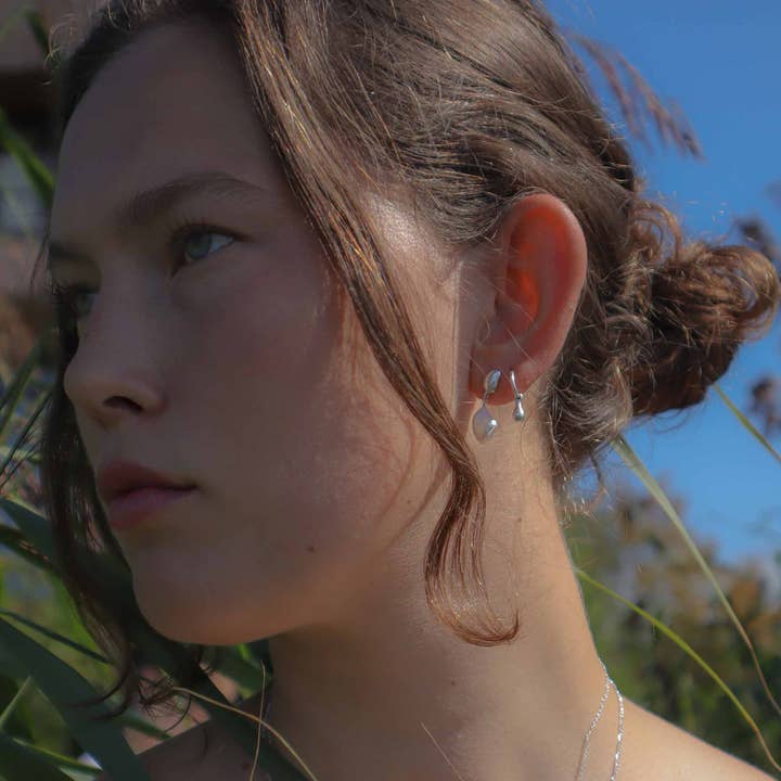 Koi Atelier - Wholesale Dangle Earrings - Blob studs with pearl silver1