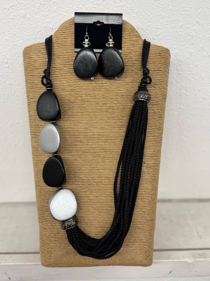 4 STRENGE SORT JUSTERBAR VOKSET SNOR MED FIRE UREGELMÆSSIGE SORT for engroshandel hos International Duru's