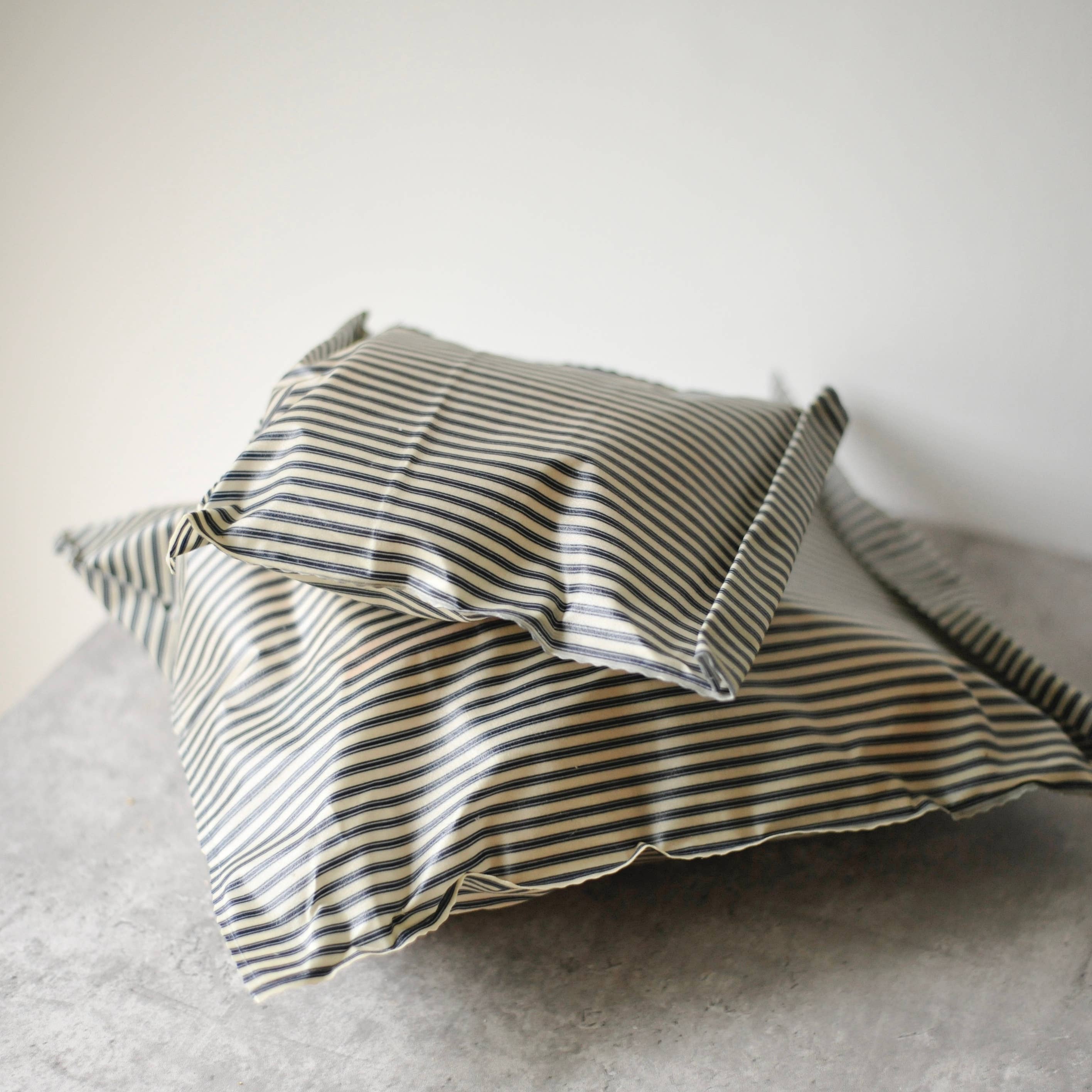 Lou Bees - Vendita all'ingrosso Involucro/sacchetto per alimenti - Borsa in Cotone Leggero a Righe Blu Navy Ispirata allo Stile Francese in Cera d'Api3