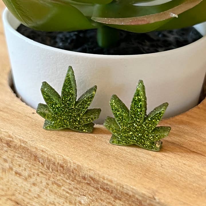 Suchfungoods – wholesale Stud/post earrings – 420 glitter studs