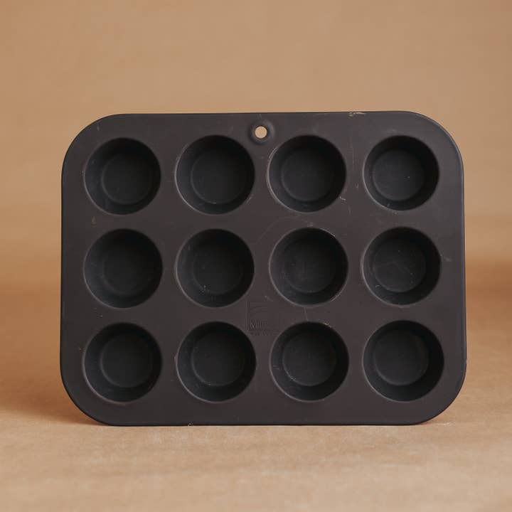 Bel Kai - Wholesale Cake Stand - Metal Tin Retail Display1