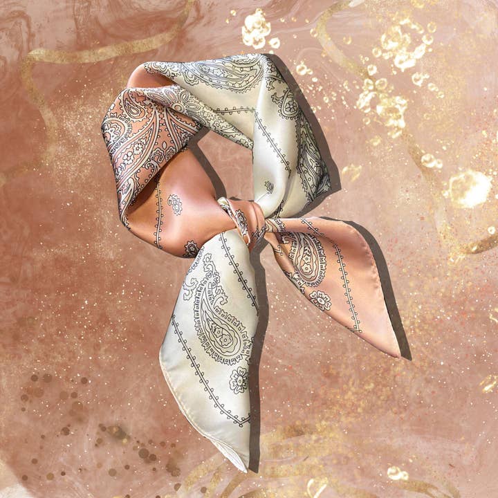 Sjaaltje - trendy kleurrijk - 70 x 70cm - silk - zijde voor wholesale door Lourens Exclusive