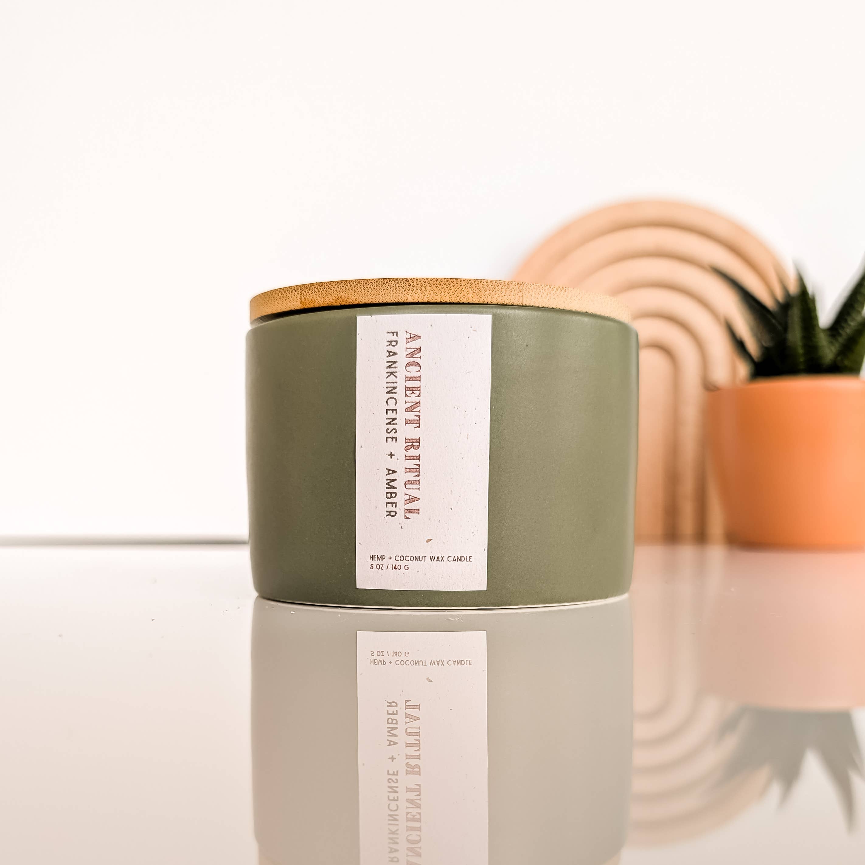 The Modern Sonoran – Vela em jarro/copo por atacado – Vela Boho de Cânhamo Rutina Antiga: Olíbano e Âmbar 141 g2