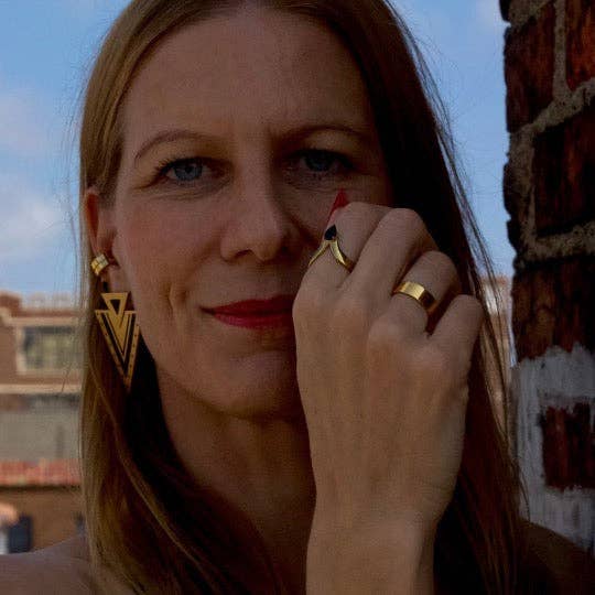 nostalgique NYC – Großhandel Einzelstein-/Solitär-Ring – Tränenförmiger schwarzer Onyx-Goldring