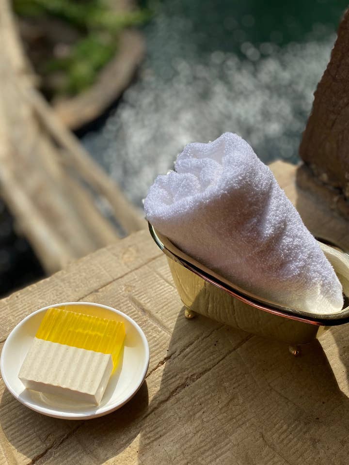 Pain et beurre pour peaux sensibles pour la vente par The Dermis Delicacies