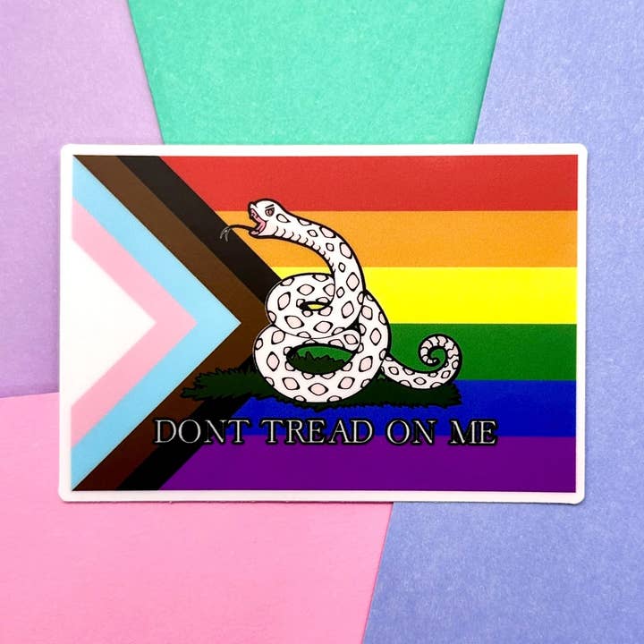 Autocollant Drapeau Arc-en-ciel "Don't Tread On Me" pour la vente par MarshyNoodle