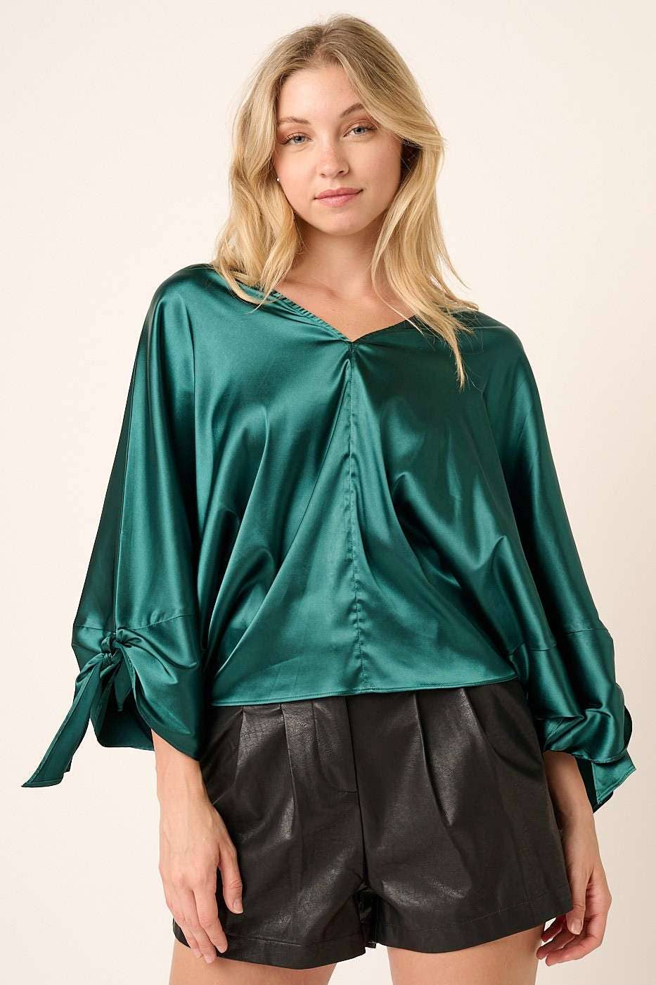 mittoshop - Vente Chemisier – femme - BLOUSE EN SATIN À MANCHES LONGUES AVEC DÉTAIL NŒUD ET COL EN V16