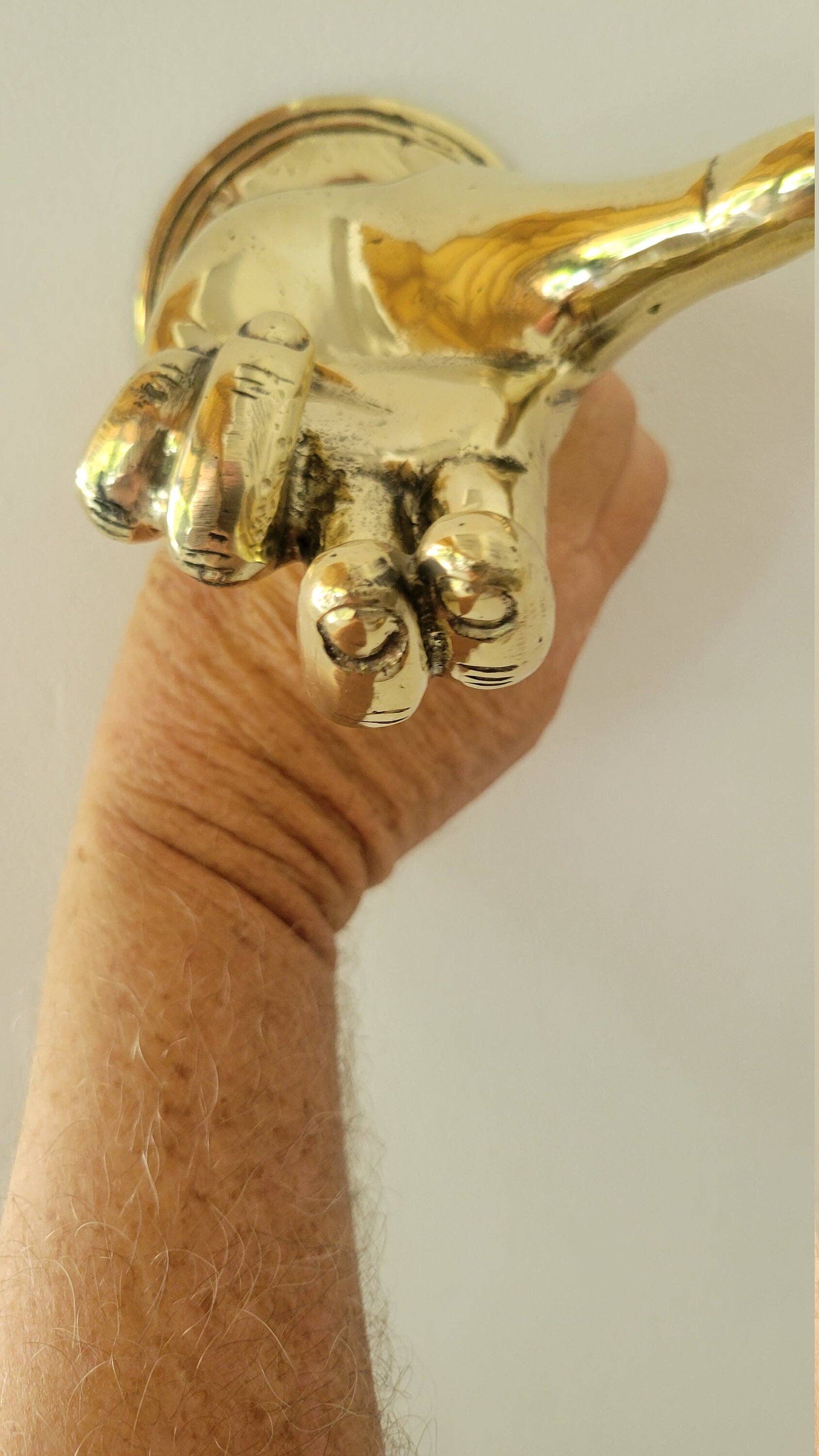 Ubud Glass – wholesale Skulptur – Stor massiv mässingshand med fingergest väggkrok - Tuff heminredning16