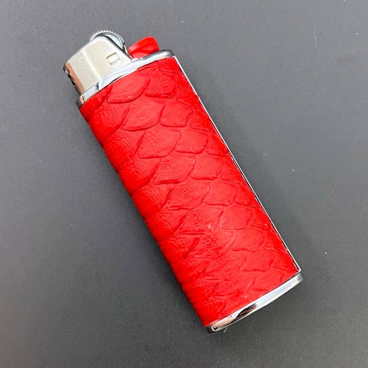 Rød klassisk Bic lighter cover for engroshandel hos Haus of Topper