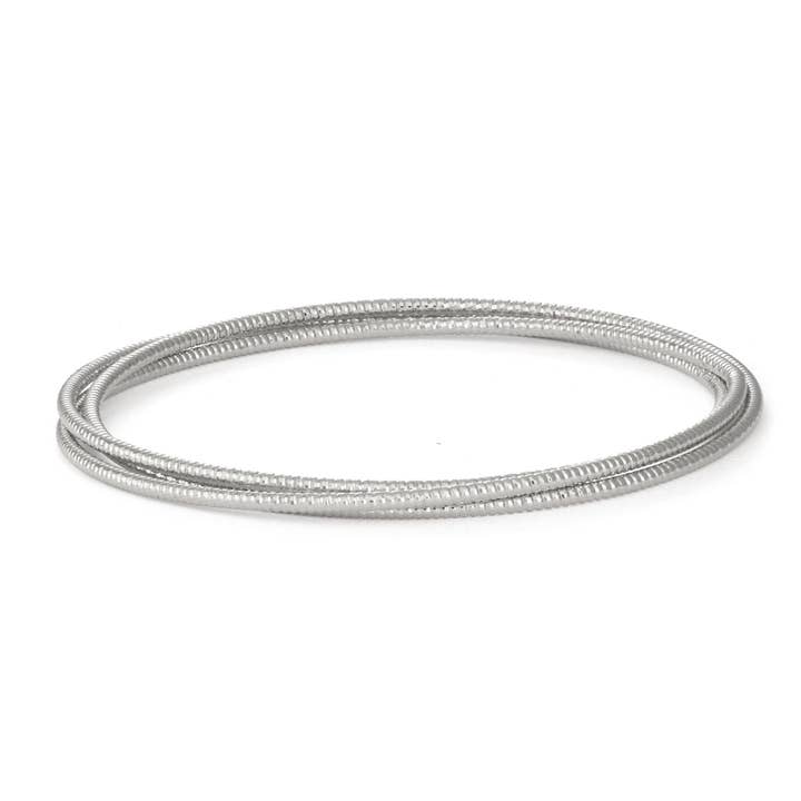 Bracelet à enfiler en tube ondulé à 3 rangées en métal argenté pour la vente par Luxe on Main LLC