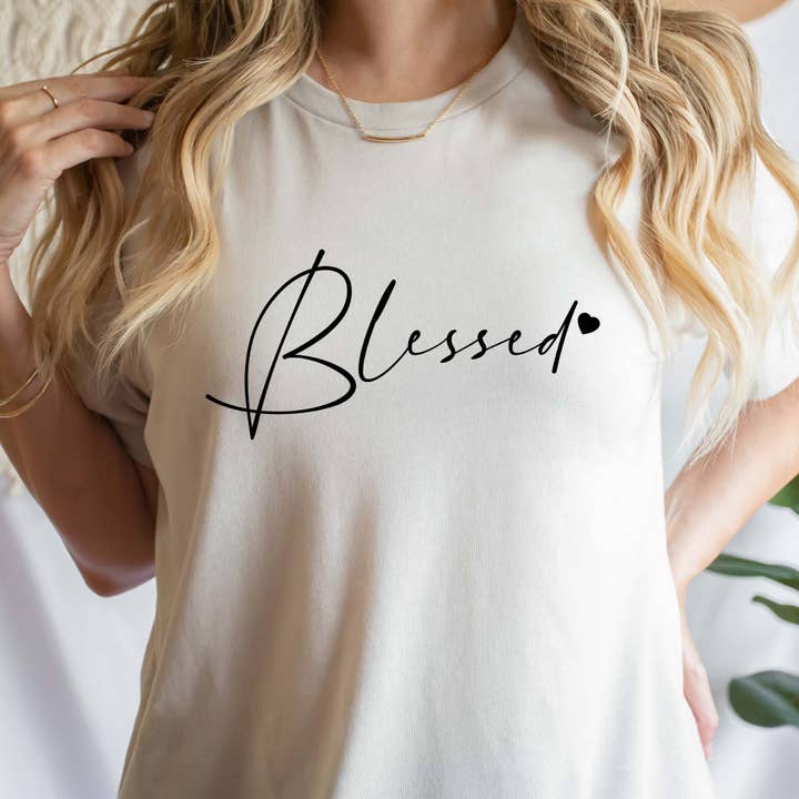 Velsignet T-shirt – Minimalistisk Kristent T-shirt for engroshandel hos Daily Prints