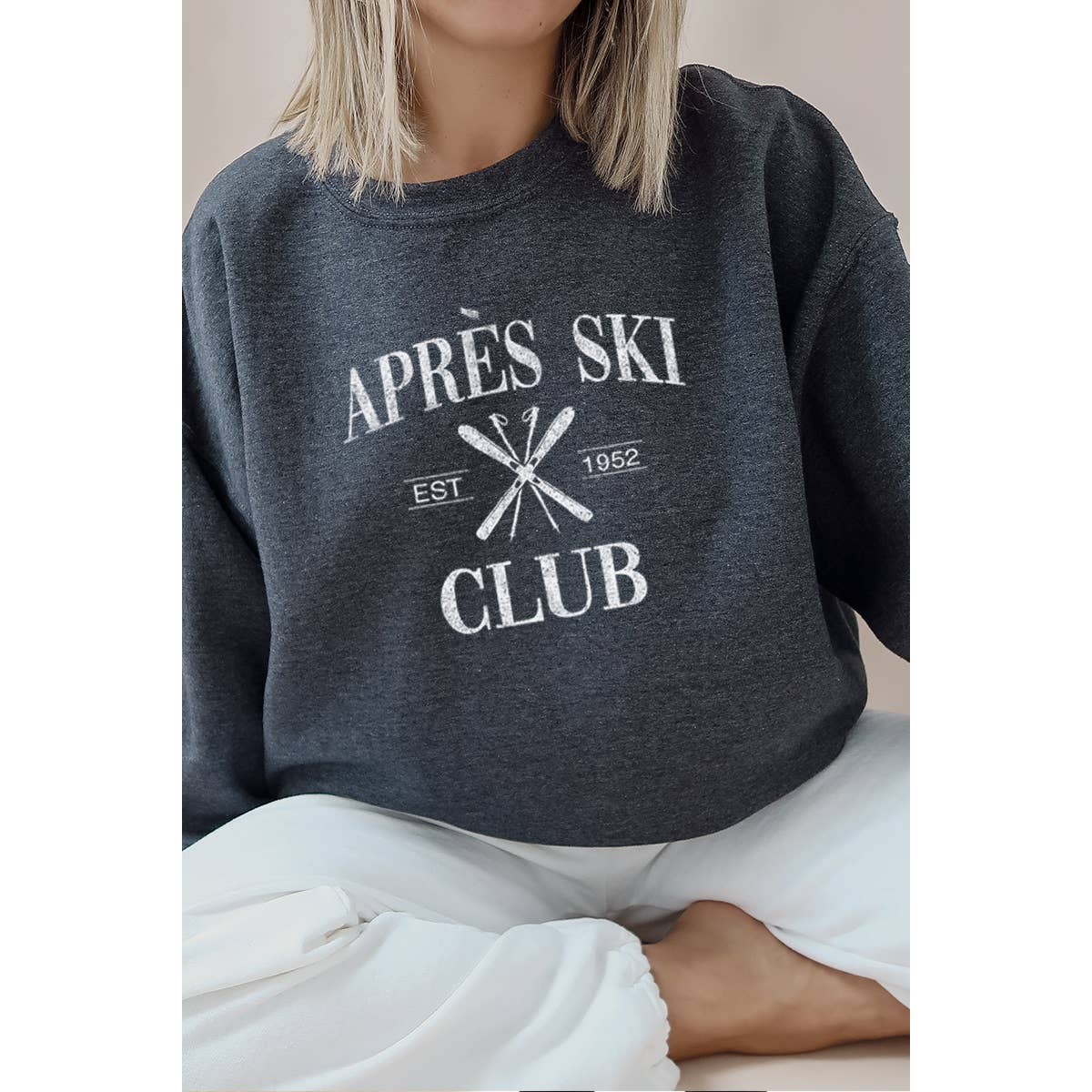 Illustrated Society - Wholesale Graphic Sweatshirt - Women's - APRES SKI CLUB VINTAGE  GRAPHIC  SWEATSHIRTS1