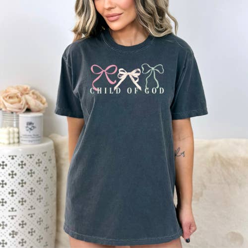 T-shirt graphique Child Of God Comfort Color pour la vente par Classy Crafts Wholesale