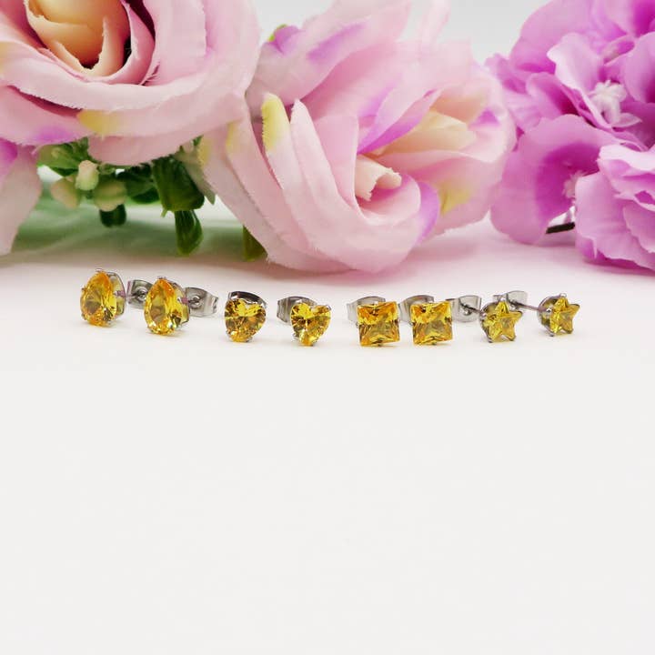 Daemon srls - Wholesale Jewelry Set - SET 4 PAIA PUNTI LUCE SHINE colours ~ 4 forme punti luce acciaio inossidabile ~ 8 PZ ~ 12 varianti colore ~ Orecchini a lobo con zirconi12