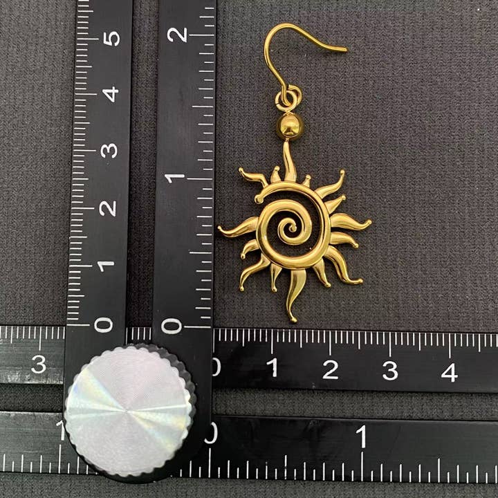 Mio Queena - Wholesale Huggie Earrings - Vortex Sun 18K Gold Plated S.Steel Dangle Earrings - FGS2