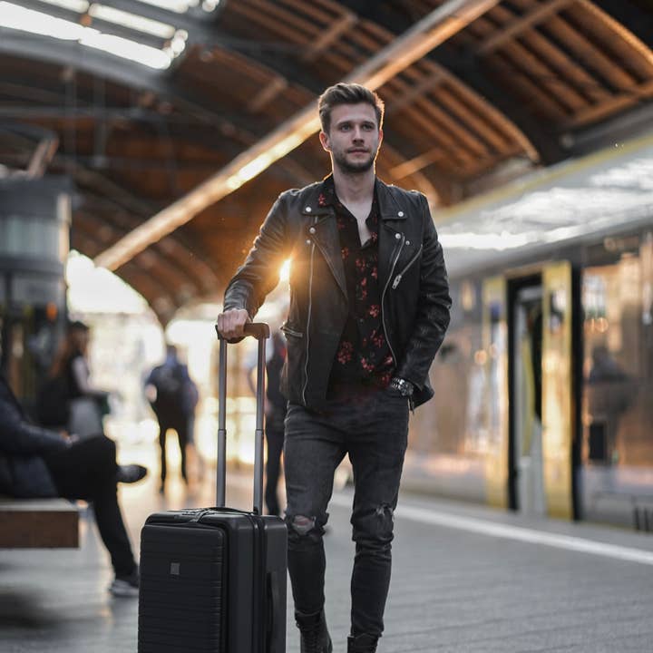 James Hawk - Vente Valises - Valise cabine en polycarbonate avec poche frontale pour ordinateur portable et tablette19