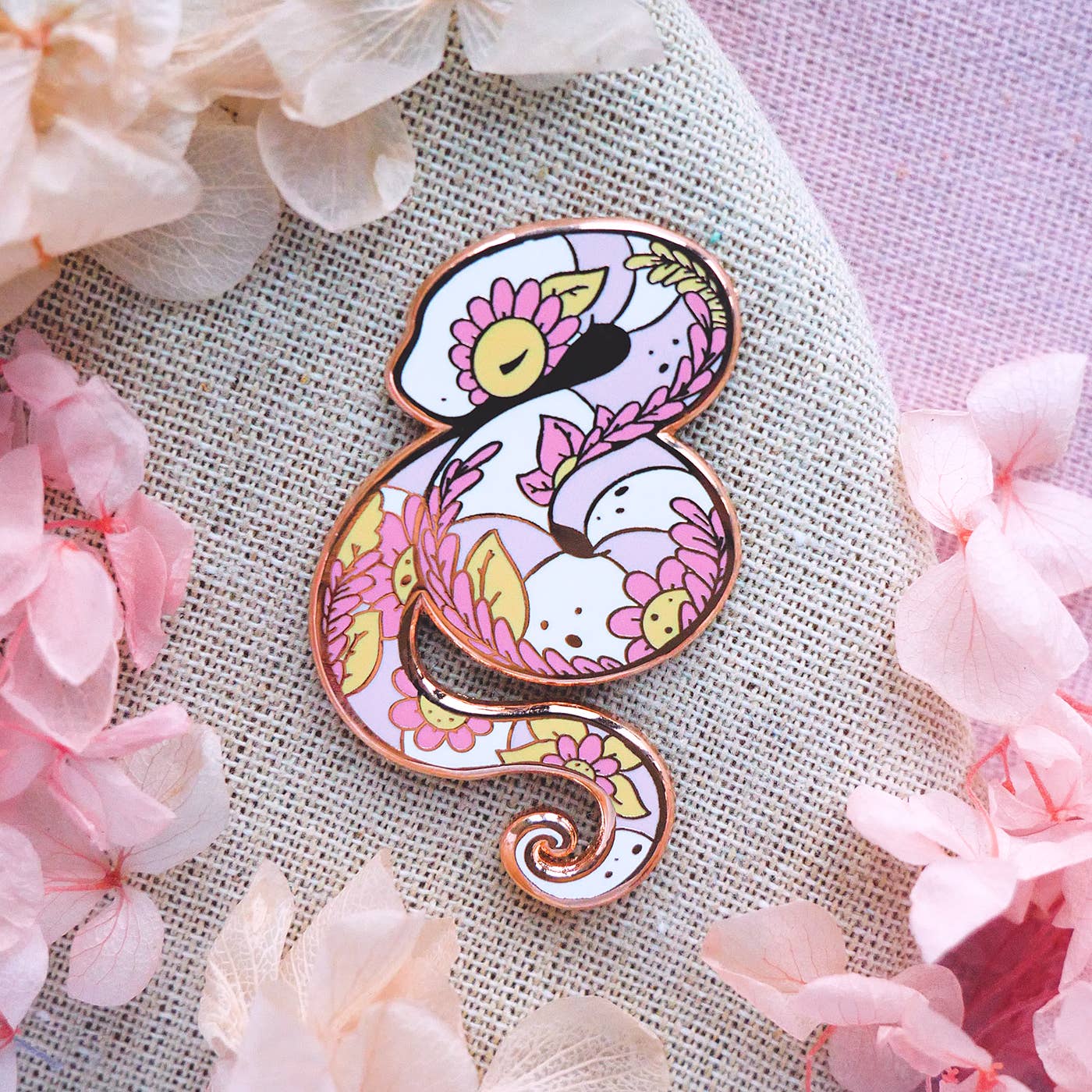 Evy Benita - Vente Épinglettes/boutons - Épinglette en émail Blossom Sea Krait1