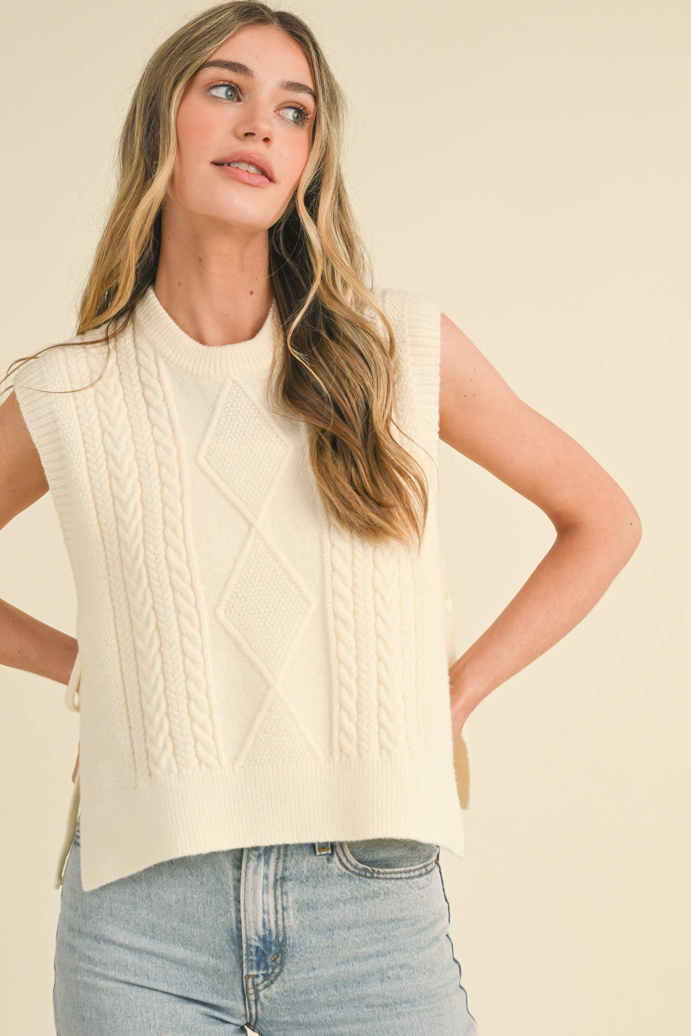 &MERCI - Wholesale Sweater Vest - Women's - CABLE KNIT SIDE TIE SWEATER VEST MSW106370