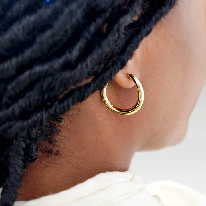 Junk Jewels Ltd - Wholesale Hoop Earrings - Wobbly Classic Large Hoop Earrings