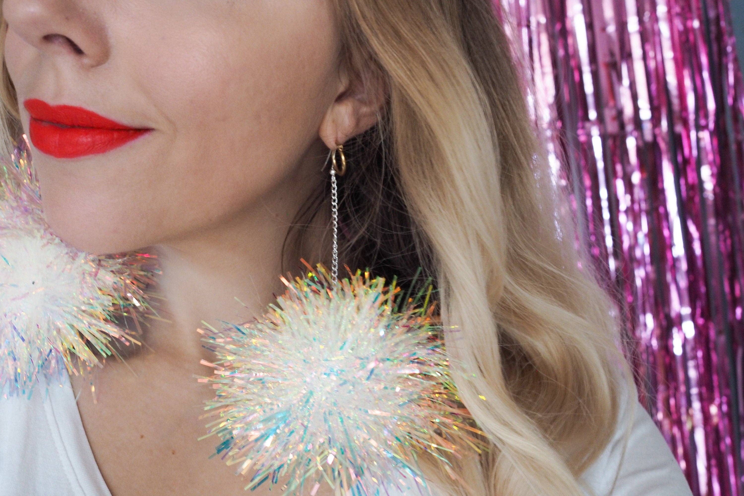 Fat Pom Poms - Vente Boucles d'oreilles pendantes - Boucles d'oreilles scintillantes irisées5