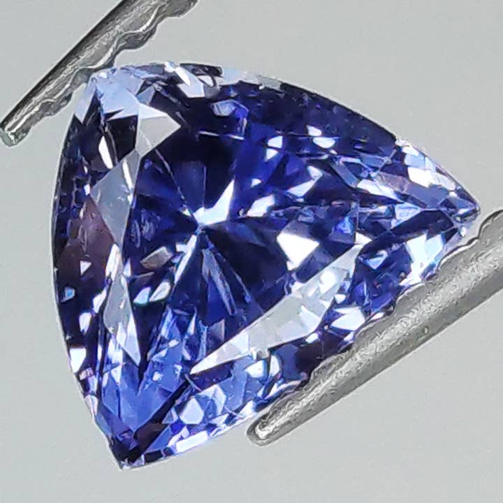 1,23 ct azul safira trilliant tamanho 6,9x5,7 mm por atacado de Naturjoya