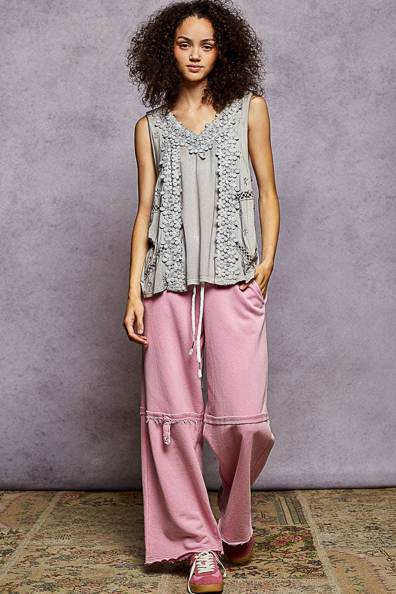 Pol Clothing - Wholesale Blouse - Women's - Sleeveless contrast floral lace crochet detail v-neck top11