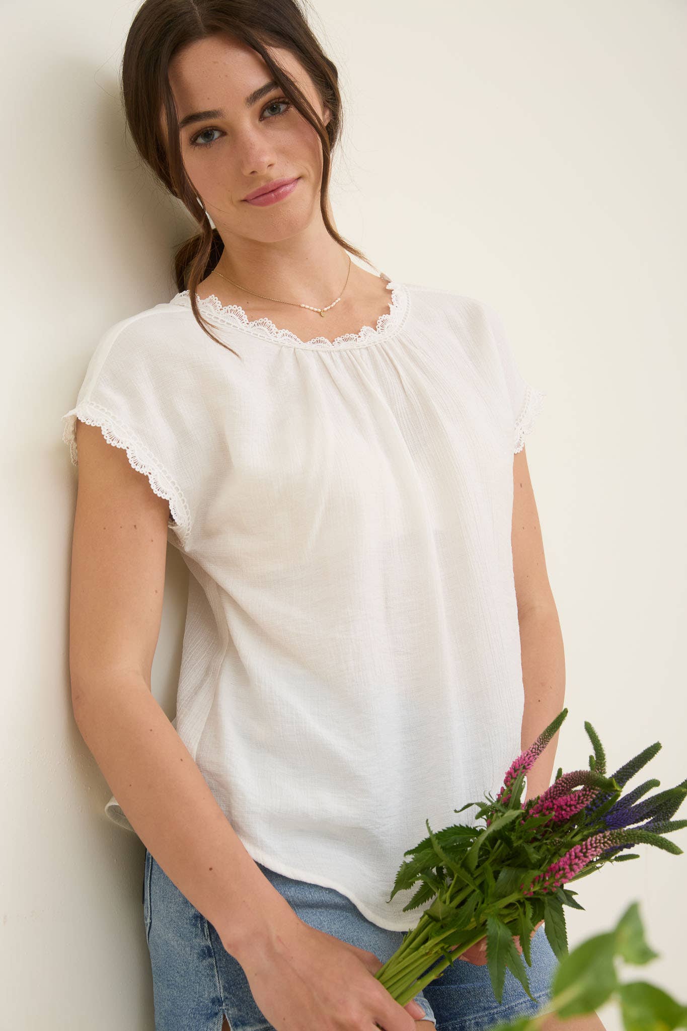 Blu Pepper - Vendita all'ingrosso Camicetta - Donna - Blusa a maniche corte con dettaglio fiocco posteriore e bordo in pizzo.15