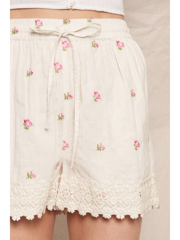 En Crème - Wholesale Shorts - Women's - Floral Embroidery Shorts with Lace Trim 2