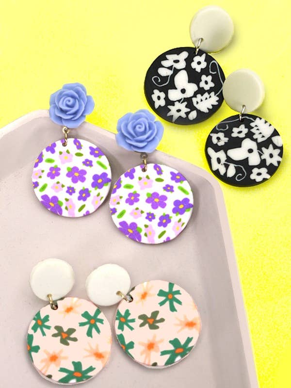 BLOMSTER RUNDE POLYMER LER ØRERINGE | 40E287 for engroshandel hos JOSSLYN by wall to wall