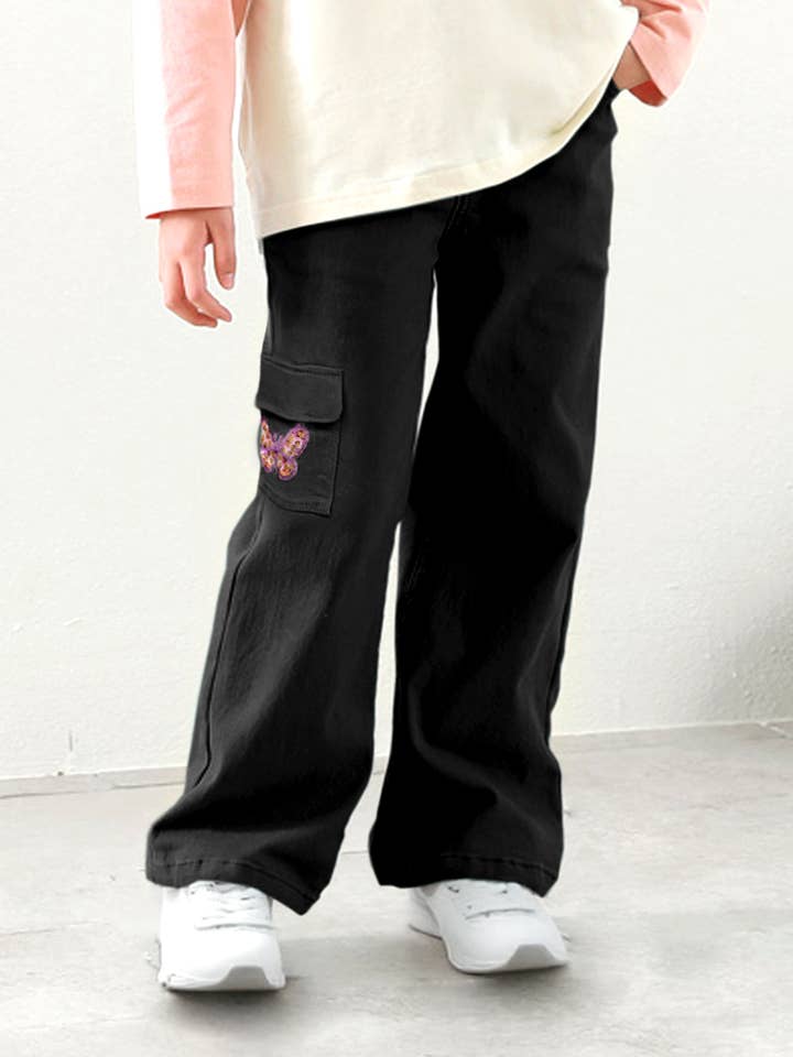 Pantalon en denim coloré pour tout-petit avec papillon pour la vente par BonnieBianca