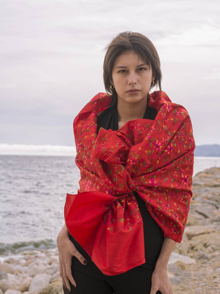 Broderad sjal i naturlig silke för wholesale av MR Complements