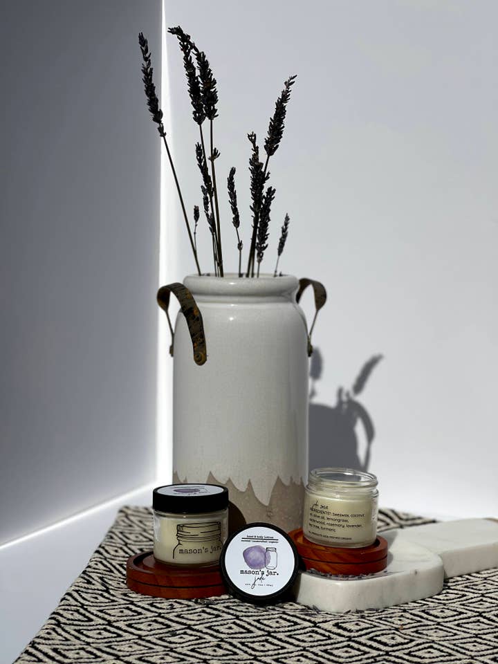 Lotion au jade 8 oz pour la vente par mason’s jar.