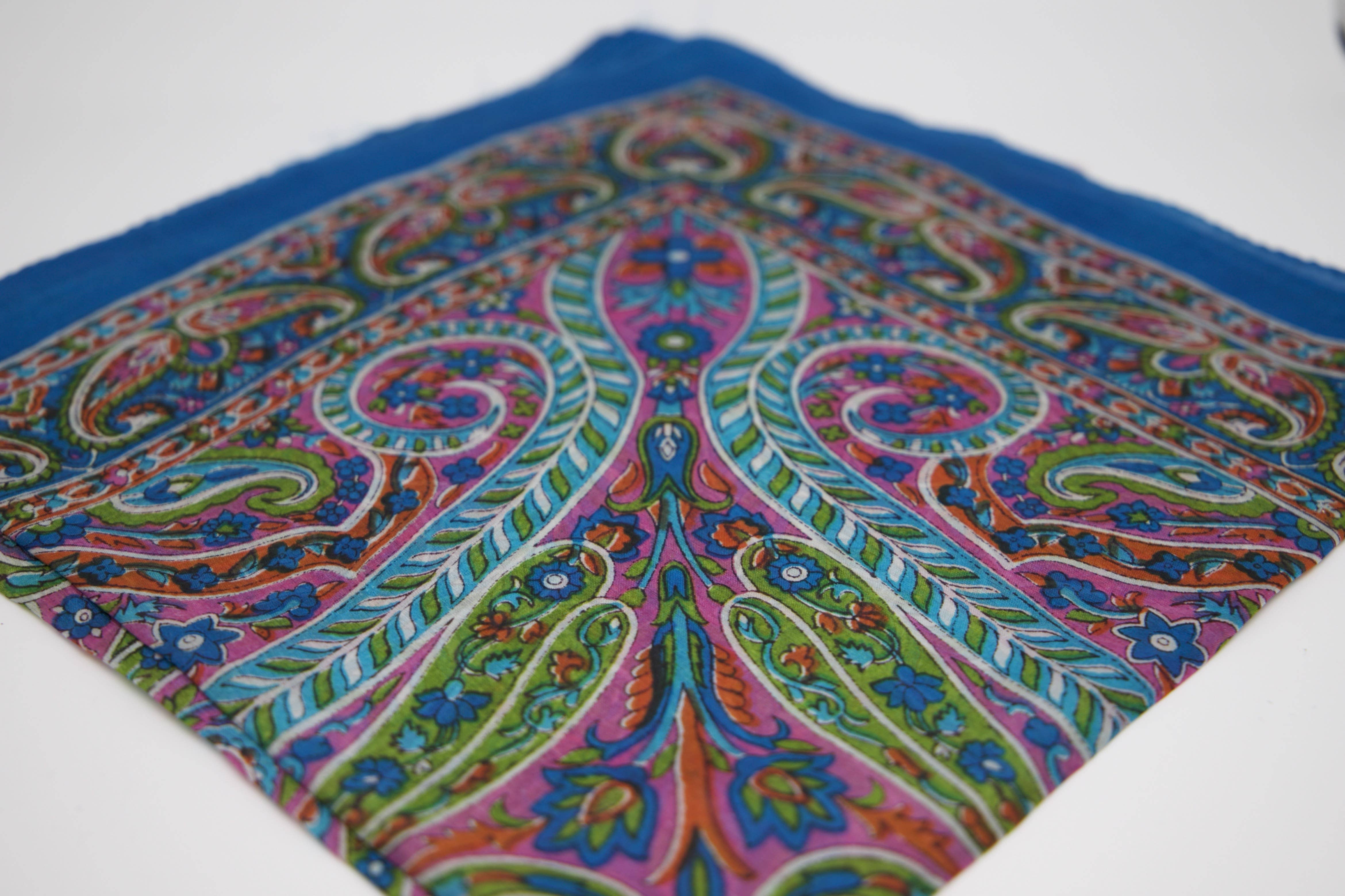 Indie Corner – Cachecol - Mulher por atacado – Lenço quadrado de seda4