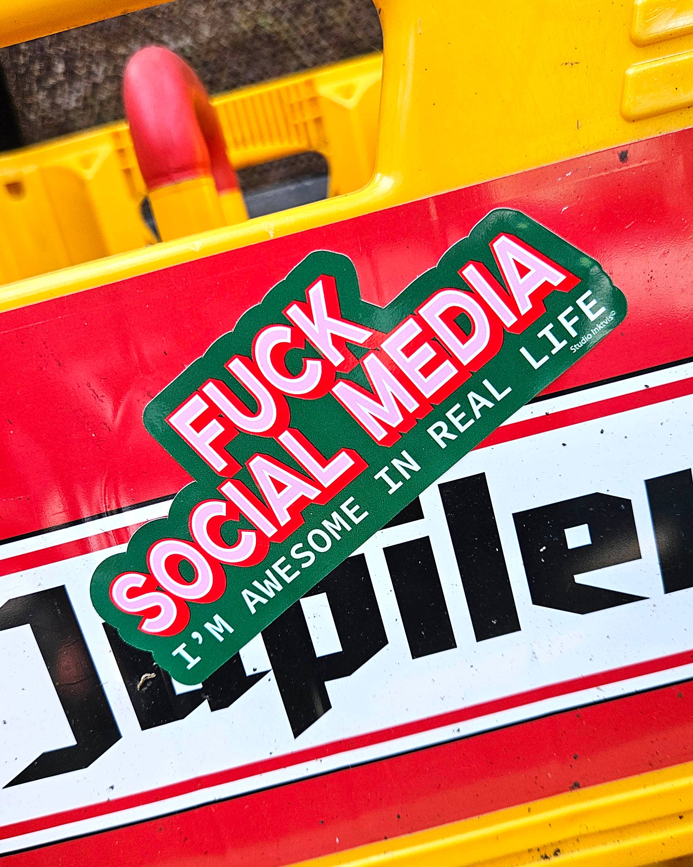 Studio Inktvis - Wholesale Sticker - Sticker Fuck Social Media I am awesome in real life2