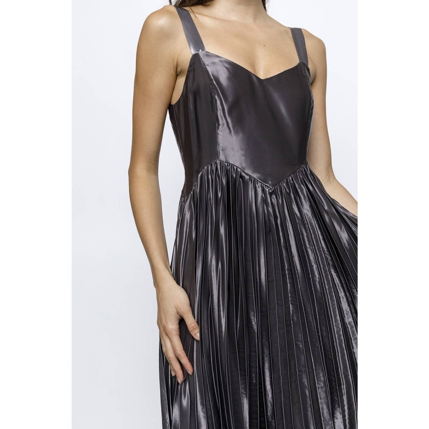 STORIA – wholesale Dress – Women's – JD6918- SOLID SHEEN ACCORDION PLEAT MIDI DRESS 2