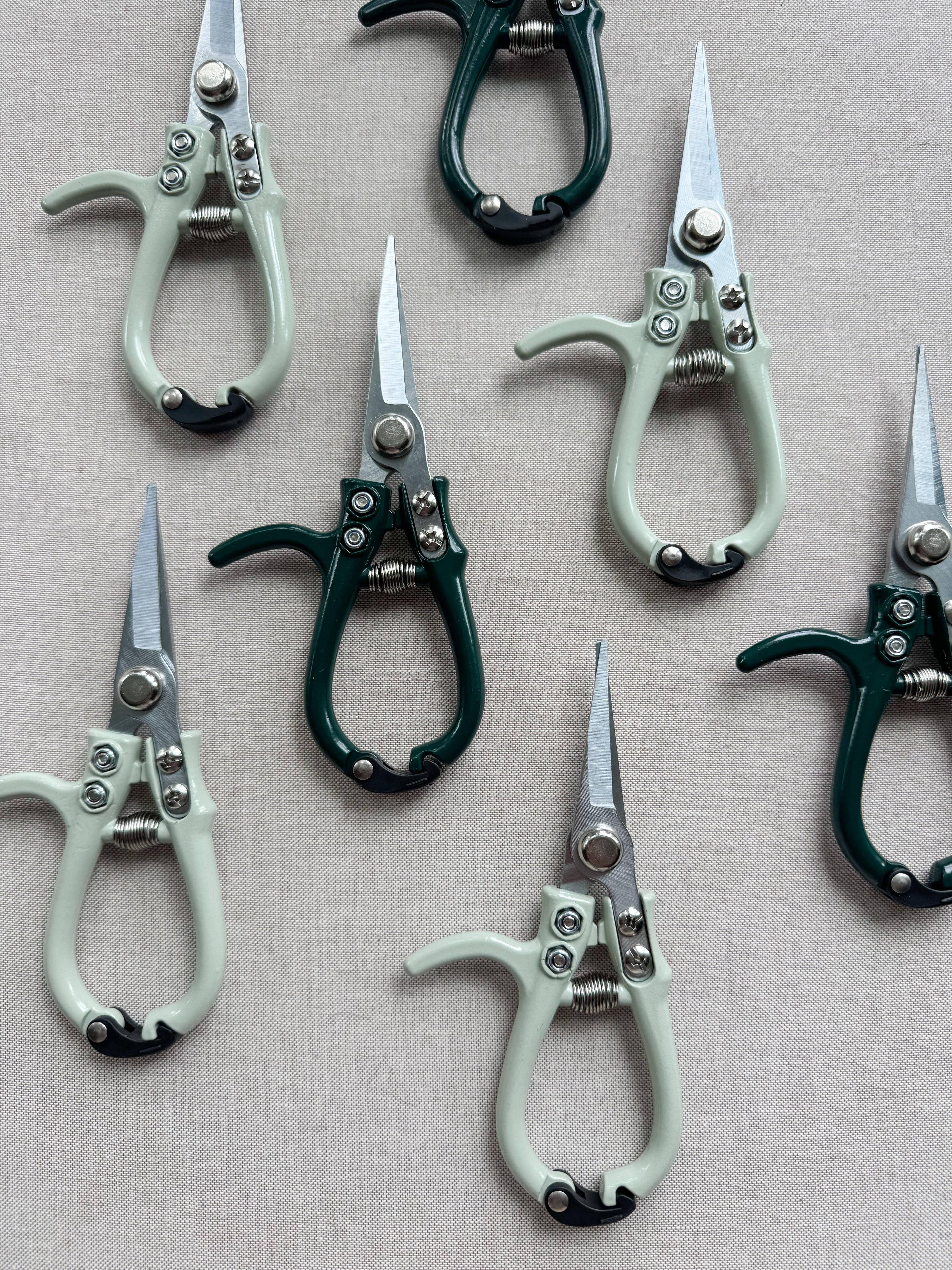 Laura Hooper Design House - Wholesale Garden Tool - Mini Garden Pointed Shear3