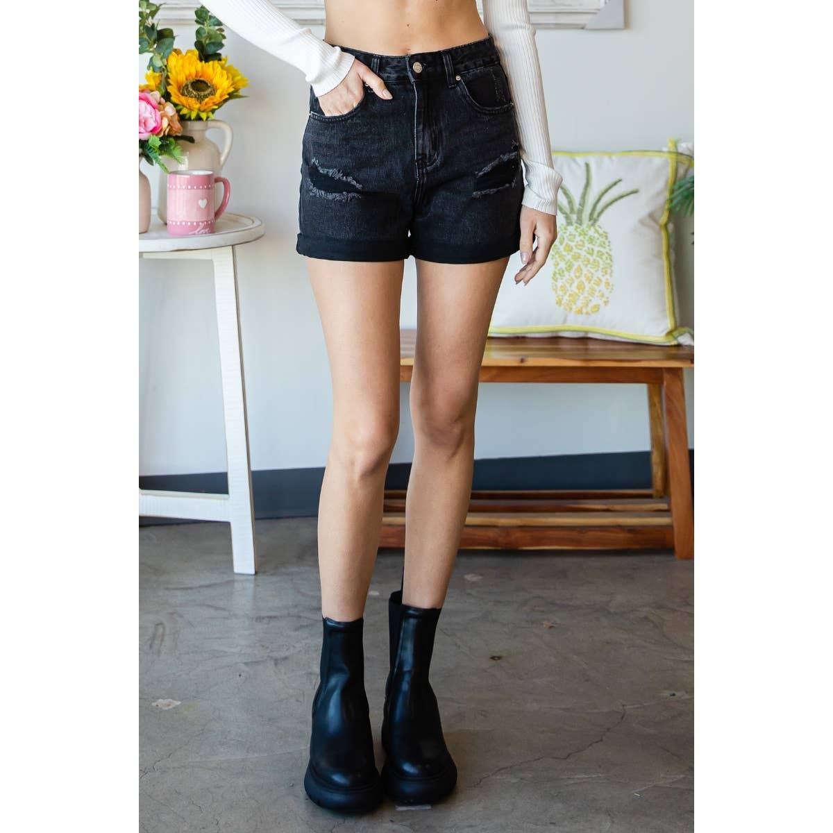 Veveret - Vente Short – femme - Short en jean retroussé délavé4