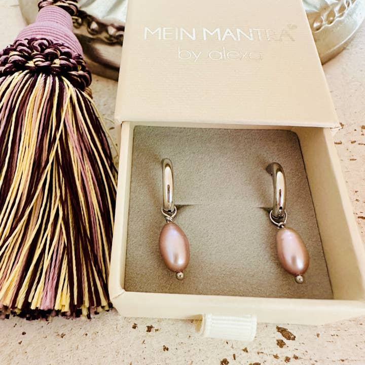 Hoops med lavendelfarvede ferskvandsperler for engroshandel hos Mein Mantra