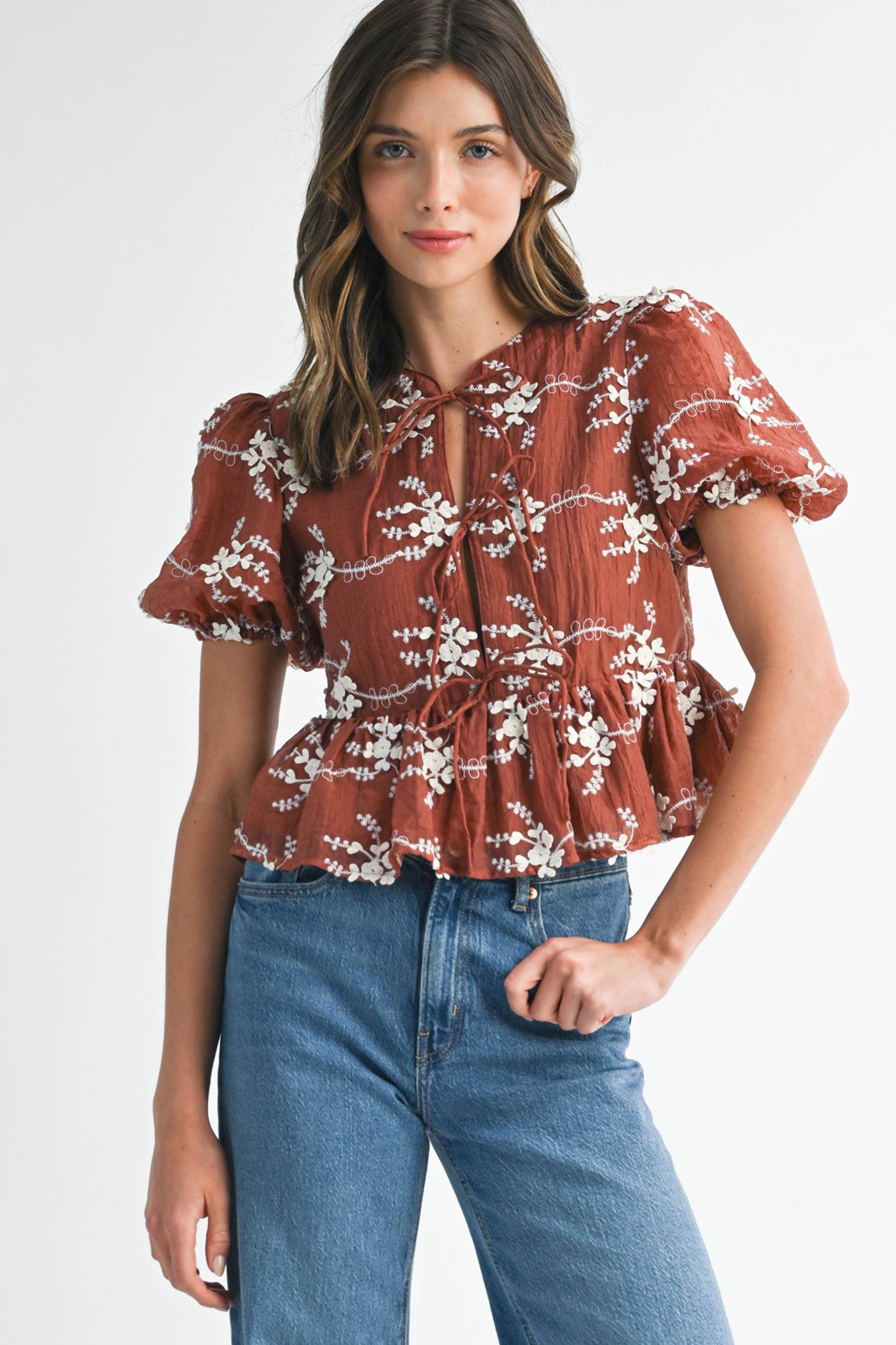 EB LUXE - Vente Débardeur – femme - Blouse à basque brodée avec manches bouffantes RT00255