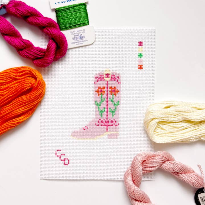 Cotswold Co Designs – Großhandel Kreuzstich-/Stickzubehör – Handbemalter rosa Cowboystiefel 3” Nadelspitze Leinwand 13 Mesh südliche Nadelspitze Leinwand Stiefel handbemalt3